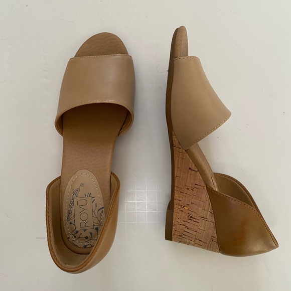 Royu Stella Wedge Sandals in Shell Women’s size 7M - Picture 1 of 9